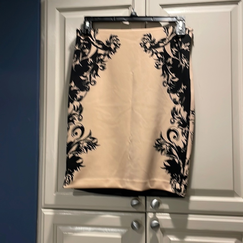 Black/tan knit skirt